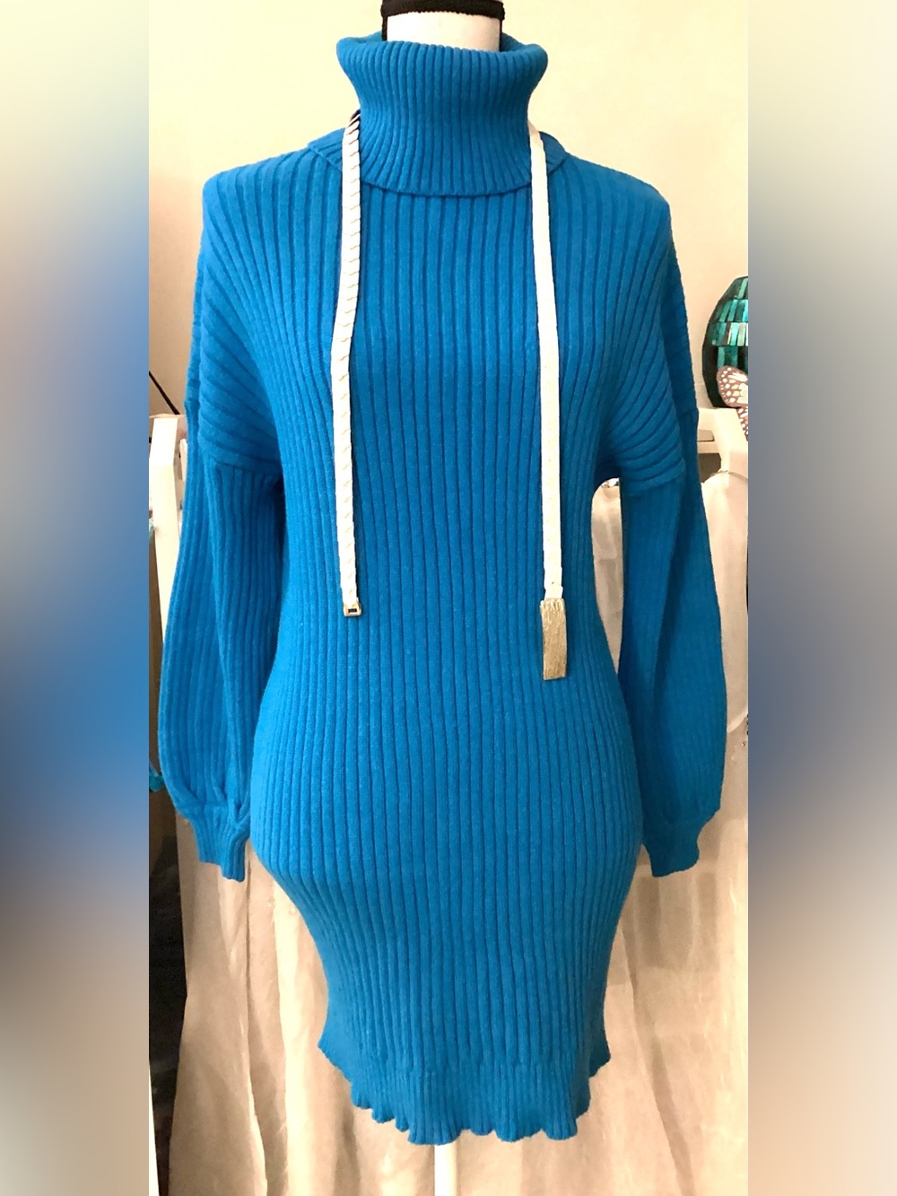 Knitted warm turtleneck dress. Size L